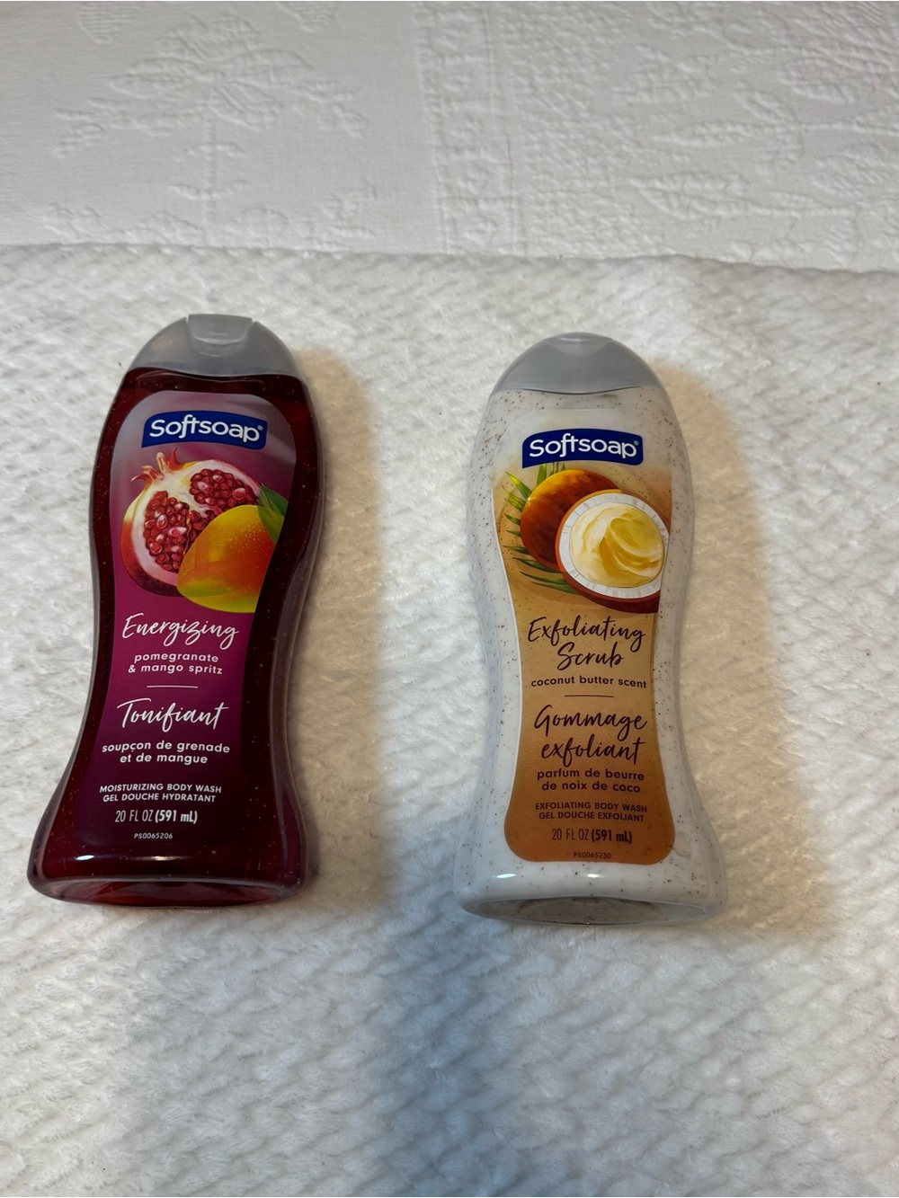 Softsoap Exfoliating Scrub Coconut Butter Scent - White